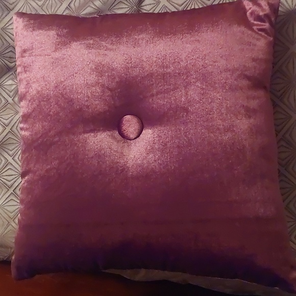 Decorative pillows - Picture 2 of 2